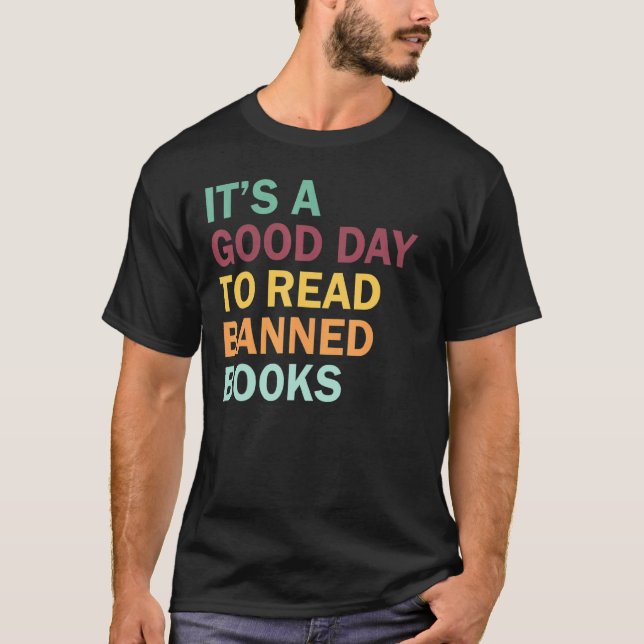 Camiseta Leio Livros Banidos Lendo Cuspto (Frente)