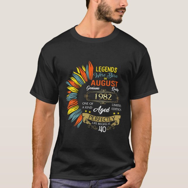 Camiseta Lendas Foram Nasceres Em Agosto De 1982 A Vida Com (Frente)