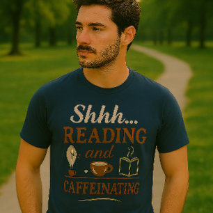 Camiseta Lendo e Cafeinando Tee