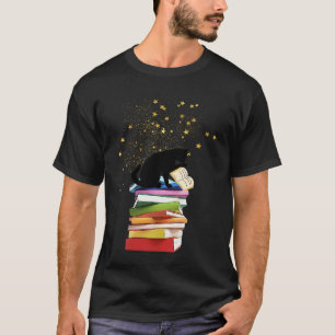 Camiseta Lendo Gato na Pilha de Livros
