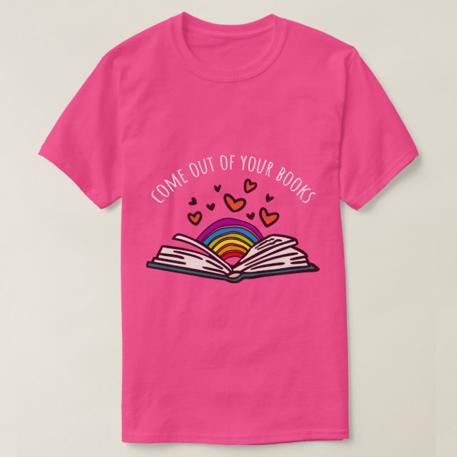 Camiseta Lendo livro de livros Amantes do Orgulho LGBTQ Lés (Frente do Design)