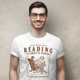 Camiseta Lendo Livros Sempre na Moda
