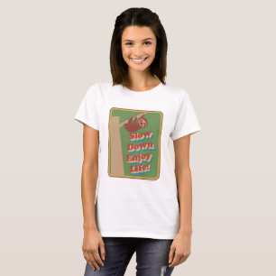 Camiseta Lenta e Baixo a Largura Retroativa