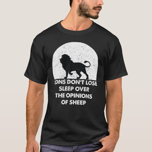 Camiseta Leões não dormem Perder sobre as opiniões de ovelh (Frente)