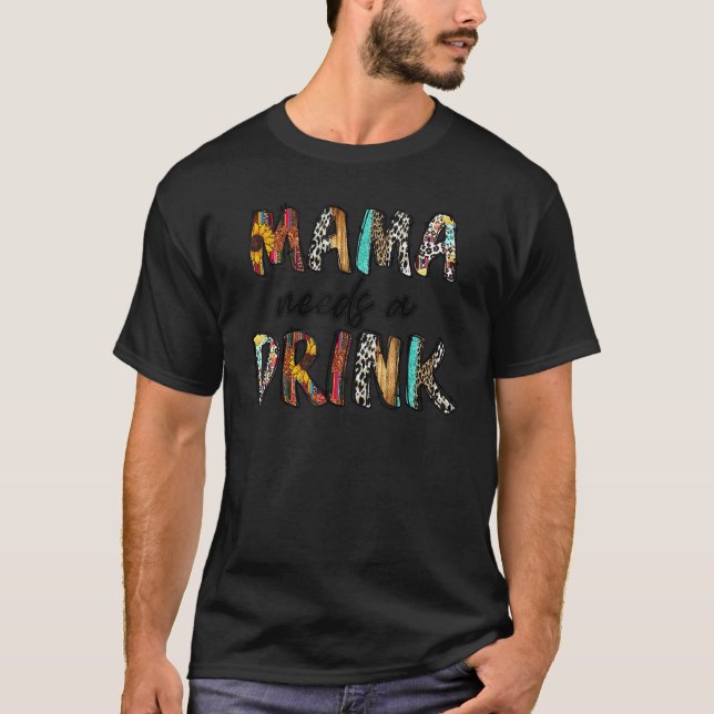 Camiseta Leopard Cowhide Mama Precisa De Uma Bebida Ocident (Frente)