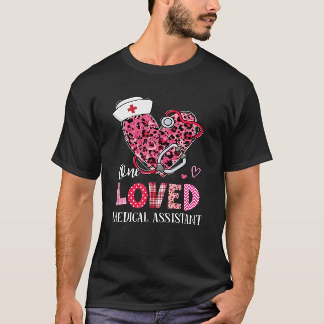 Camiseta Leopard Heart One Loved Medical Assistant Valentin (Frente)