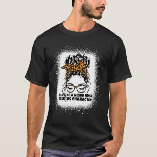 Camiseta Leopard Messy Hair Bun Com Uma Estranha Nana Const