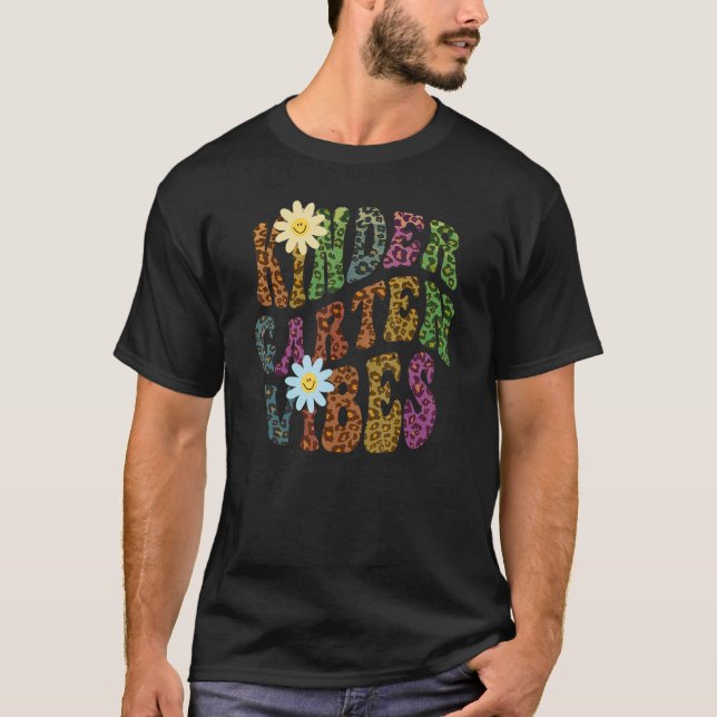 Camiseta Leopard Print KINDERGARTEN VIBES Professor Peace L (Frente)