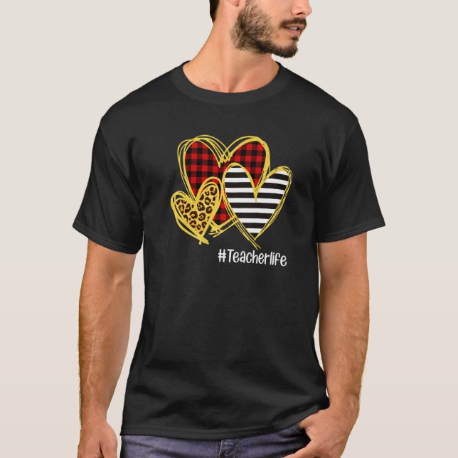 Camiseta Leopard Red Plaid Striped Hearts Teacher Life Vale (Frente)