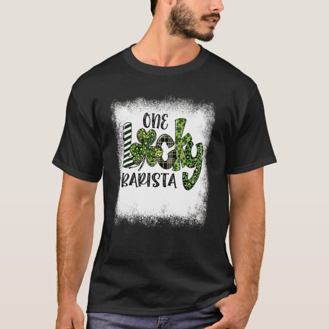 Camiseta Leopardo Dia de São Patrício Sangrado Uma Barista  (Frente)