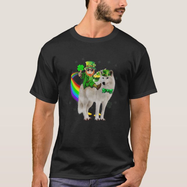 Camiseta Leprechaun Riding Samoyed Dog Dia de São Patrício  (Frente)