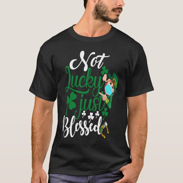 Camiseta Leprechaun Vestindo Mask Saint Patrick Dia 2021 (Frente)