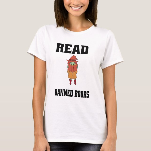 Camiseta Ler Livros Banidos Bruxa Adorável (Frente)