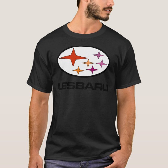 Camiseta Lesbaru - Lesbian Car Logo Sticker (Frente)