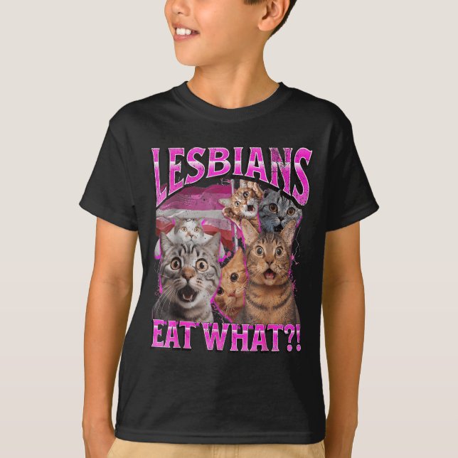 Camiseta Lesbians Eat What_! Funny Cat Gay Pride Lgbtq Pun  (Frente)