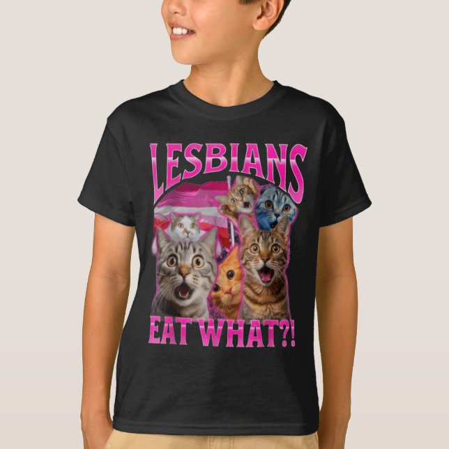 Camiseta Lesbians Eat What_ Funny Cat Rude Gay Pride Lgbtq  (Frente)