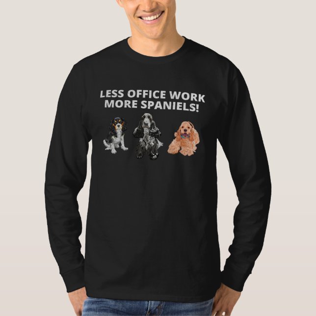 Camiseta Less Office Work More Spaniels  Spaniel Dog (Frente)