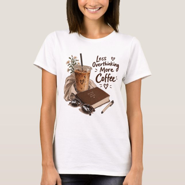 Camiseta Less Overthinking More Coffee - Cozy Iced Coffee (Frente)