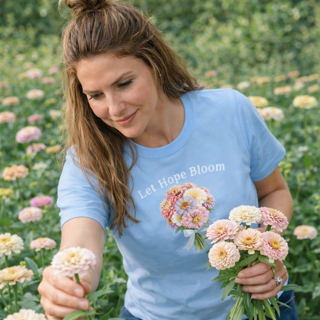 Camiseta Let Hope Bloom Sky Blue Floral Bouquet Inspiration (Let Hope Bloom Zinnia Pastel Bouquet )