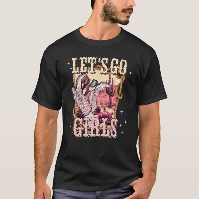 Camiseta Let s Go Girls Retro Pink Hearts Cowgirls Boots We (Frente)