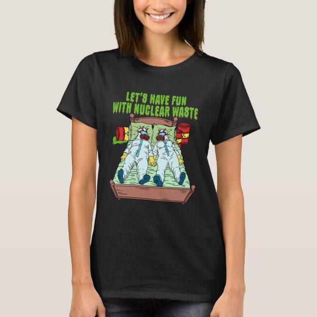 Camiseta Let s Have Fun With Nuclear Waste Weird Family Rel (Frente)