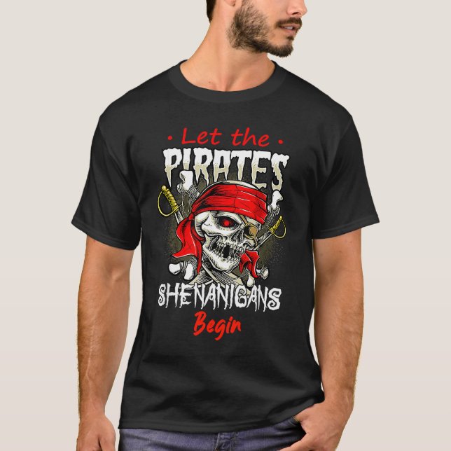 Camiseta Let The Pirate Shenanigans Begin  Crossbones Freeb (Frente)