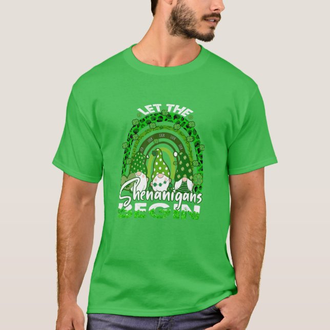 Camiseta Let The Shenanigans Begin Gnome Rainbow St Patrick (Frente)