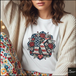 Camiseta Letra Bandeira K Rosas Mandala Monograma