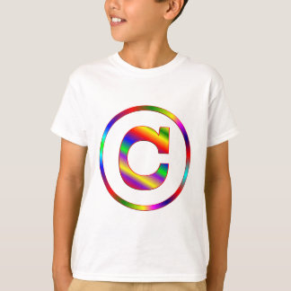 Camiseta Letra C arco-íris