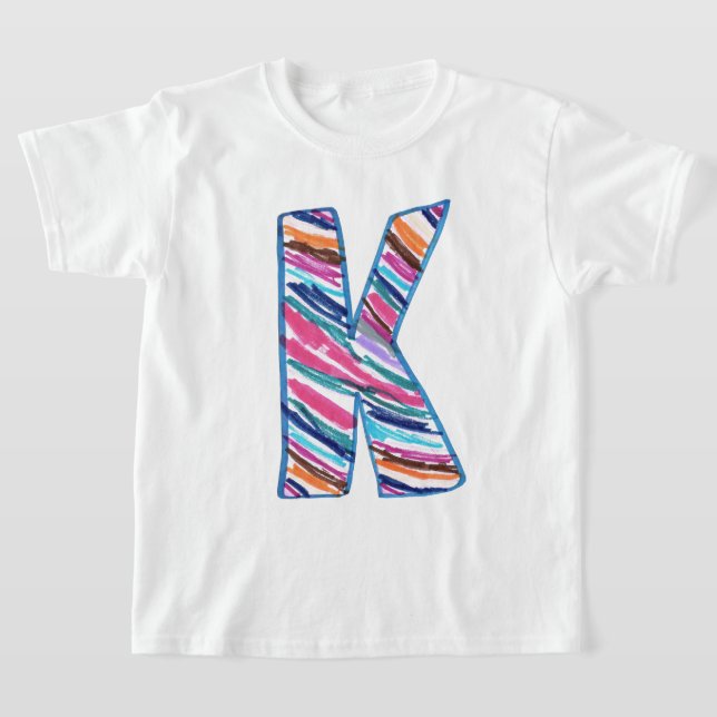 Camiseta Letra colorida K como em Kay (Postura )