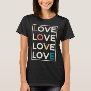 Camiseta Letra de Bloco de Retrô Distante com Amor