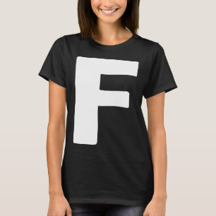 Camiseta Letra F grande e branca em negrito