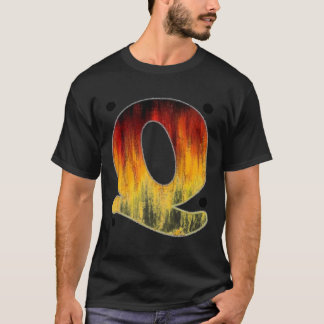 Camiseta Letra flamejante Q