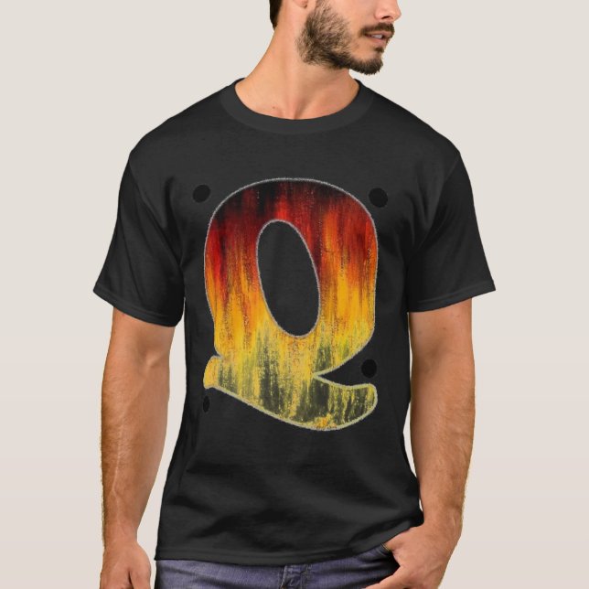 Camiseta Letra flamejante Q (Frente)