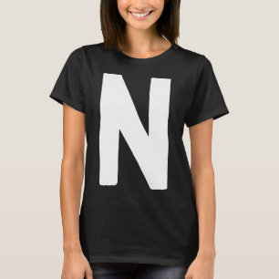 Camiseta Letra N grande e negrito branco