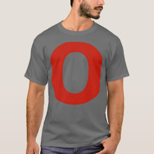 Camiseta Letra o em texto vermelho Tipografia mínima