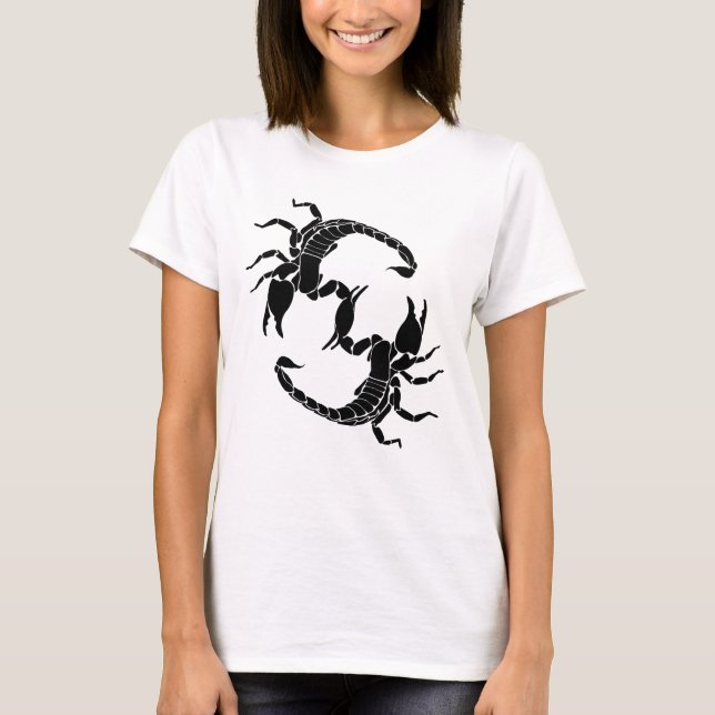 Camiseta Letra Preta e Branca S - Dois Escorpiões (Frente)