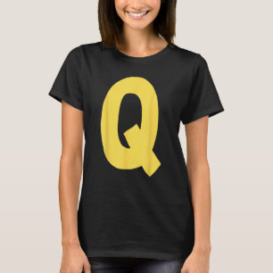 Camiseta Letra Q grande e negrito em amarelo