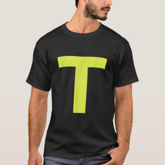 Camiseta Letra T em Amarelo no Fato Verde do Halloween Part