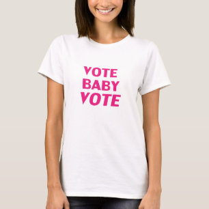 Camiseta letras magenta cor-de-rosa "vote baby vote" t-shir