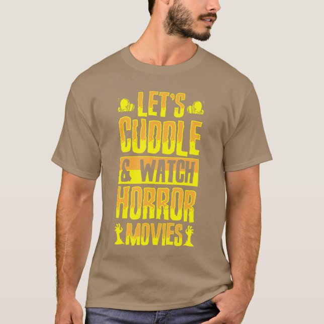 Camiseta Lets Cuddle And Watch Horror Movies Funny Romc fam (Frente)