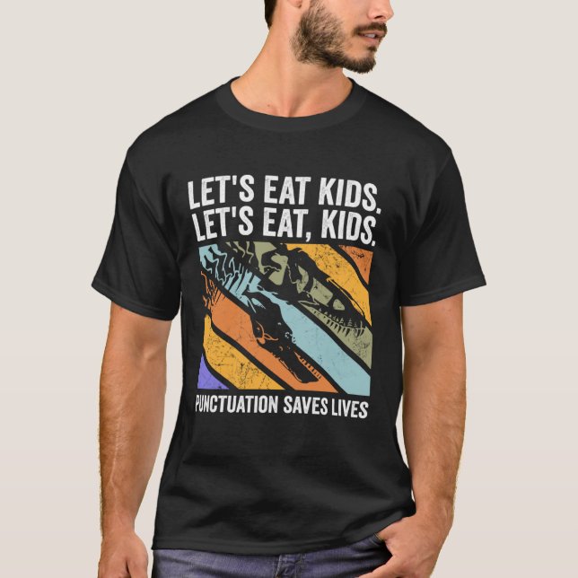 Camiseta Lets Eat Kids Punctuation Saves Lives Tyrannosauru (Frente)