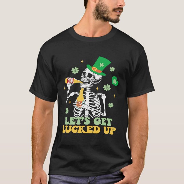 Camiseta Let's Get Lucked Up  St Patrick's Skeleton Beer (Frente)