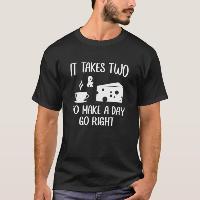 Camiseta Leva Dois Para Fazer Um Queijo De Gouda. (Frente)