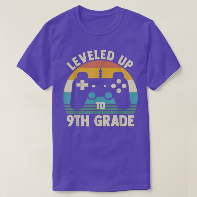 Camiseta Levado Até 9° Ano De Volta Ao Jogo De Vídeo Da Esc (Frente do Design)