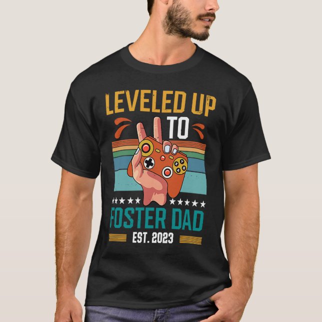 Camiseta Levado até o Foster Pai 2023 New Parent Gamer (Frente)