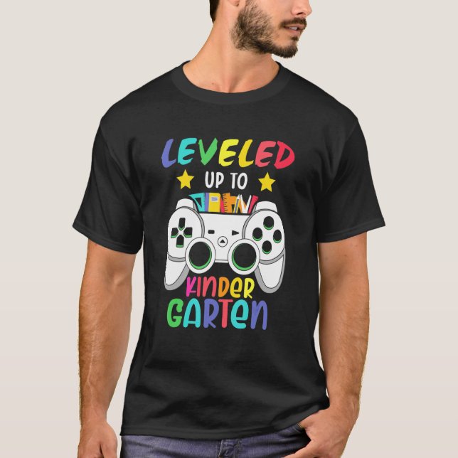 Camiseta Levado Até O Jardim De Infância Gamer Feliz Primei (Frente)