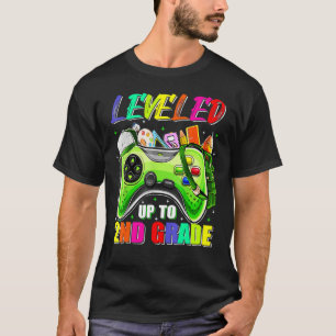 Camiseta Levado Até O Jogador De Nível segundo De Volta À E