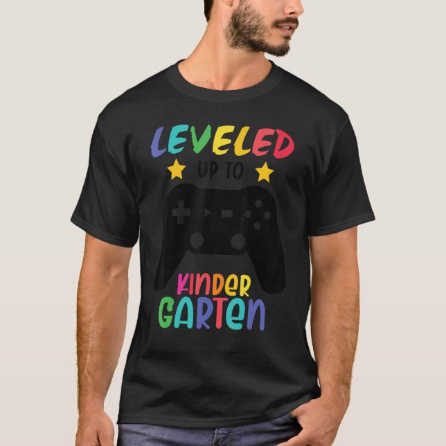 Camiseta Levado Até O Kinder Garten Gaming De Volta À Escol (Frente)
