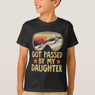 Camiseta Levado Pelo Pé pela Minha Filha Família Engraçada 